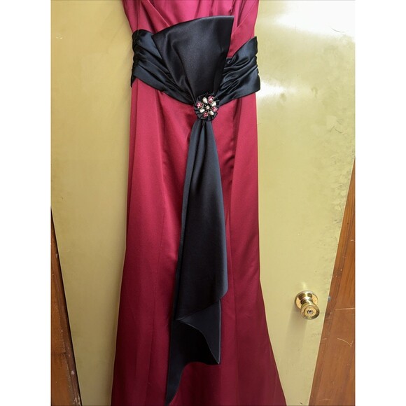Women’s Alexia II strapless, burgundy taffeta formal dress, Sz 4, New - Picture 7 of 8